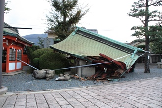 平成29年10月23日　手水舎倒壊の様子