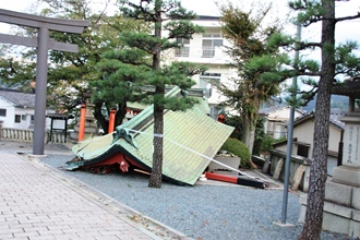 平成29年10月23日　手水舎倒壊の様子
