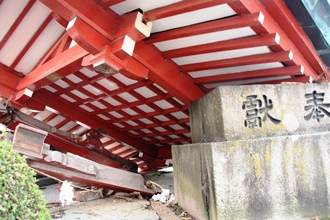 平成29年10月23日　手水舎倒壊の様子