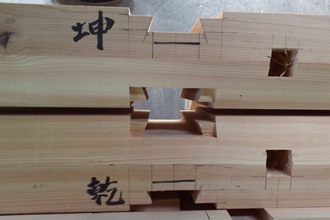 鳥羽瀬社寺建築　製材工場にて
