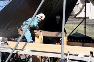 組み立て開始です