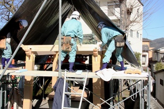 組み立て開始です