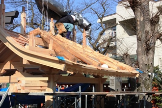 軒を支える丸太